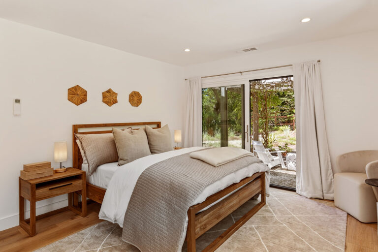 Primary Bedroom (3)
